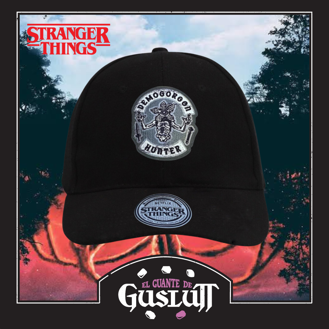 Gorra Stranger Things Emblema de Caza-Demogorgones Negra