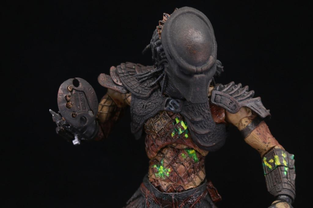 Figura Mcfarlane Toys City Hunter Predator Edición Battle Damage