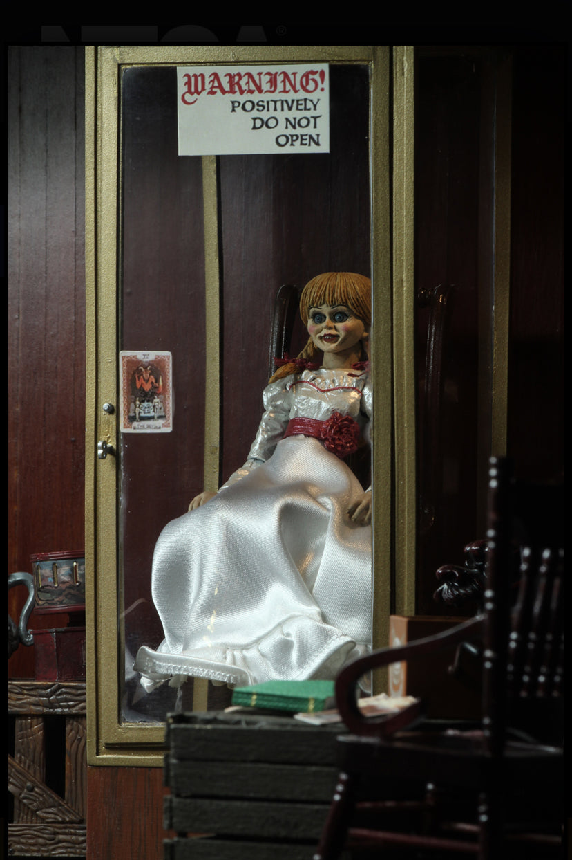 Figura NECA The Conjuring Universe Annabelle Versión Ultimate