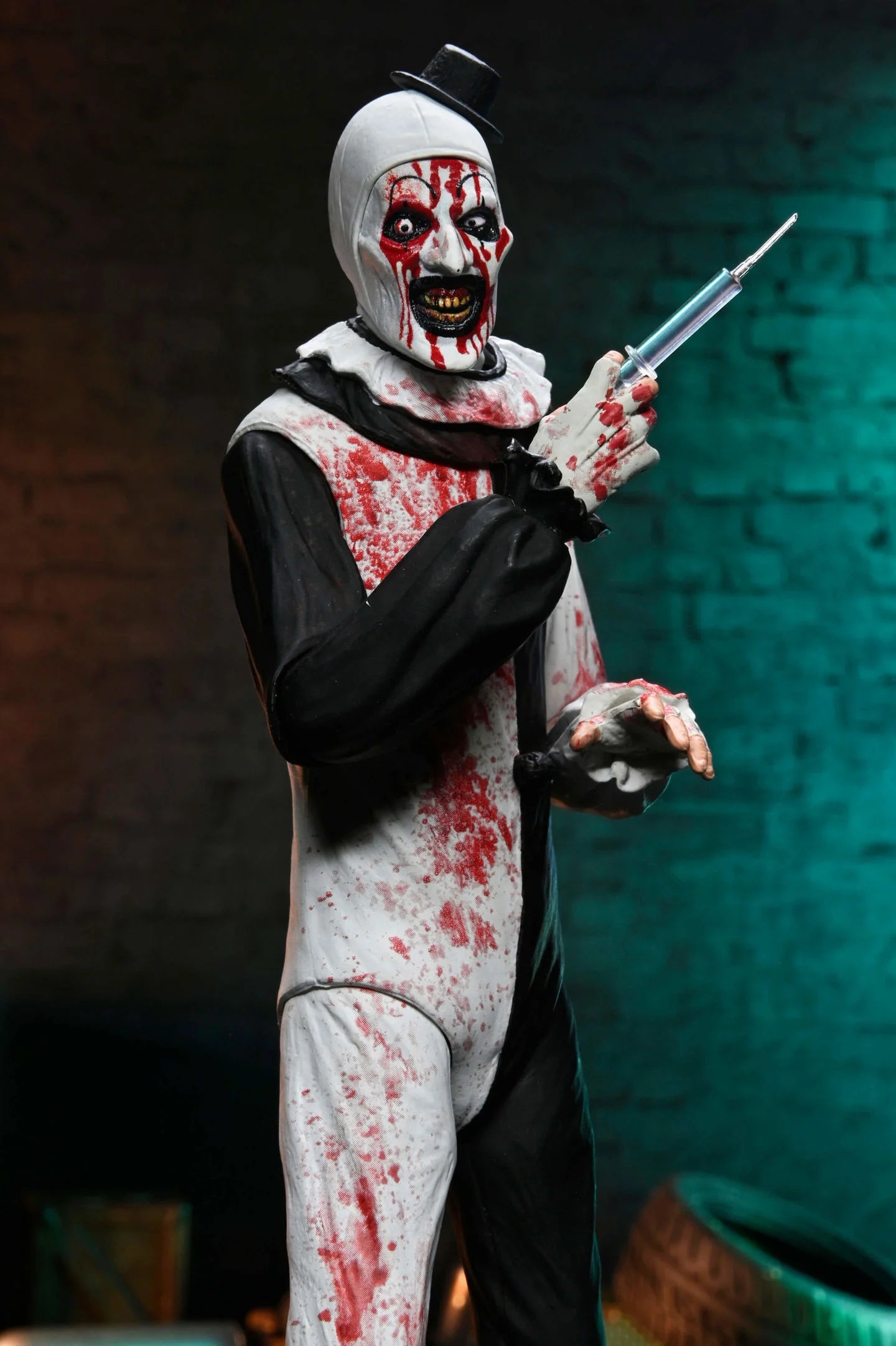 Figura NECA Terrifier ll Art The Clown (Blood Splattered) Versión Ultimate
