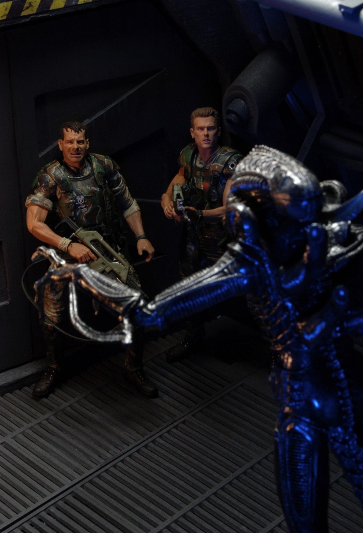 Figura NECA Aliens Serie 1 Xenomorph Warrior Versión Café