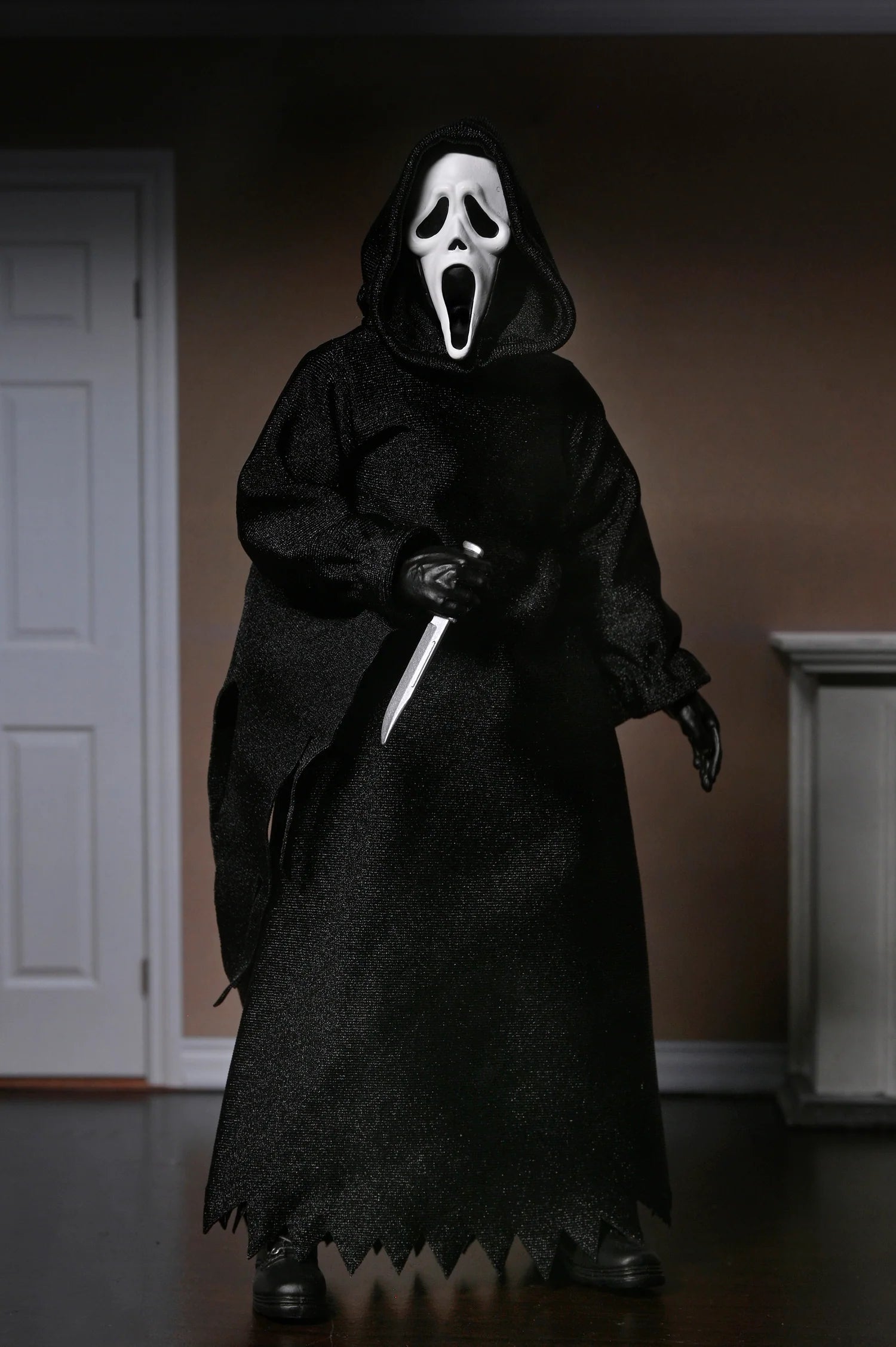Figura NECA Ghostface The Icon of Halloween Edición Clothed