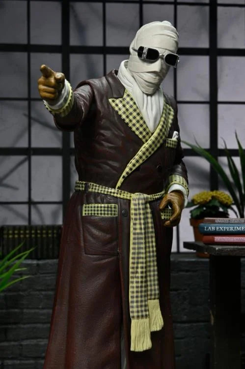 Figura NECA Universal Monsters The Invisible Man (Kemp House) Versión Ultimate