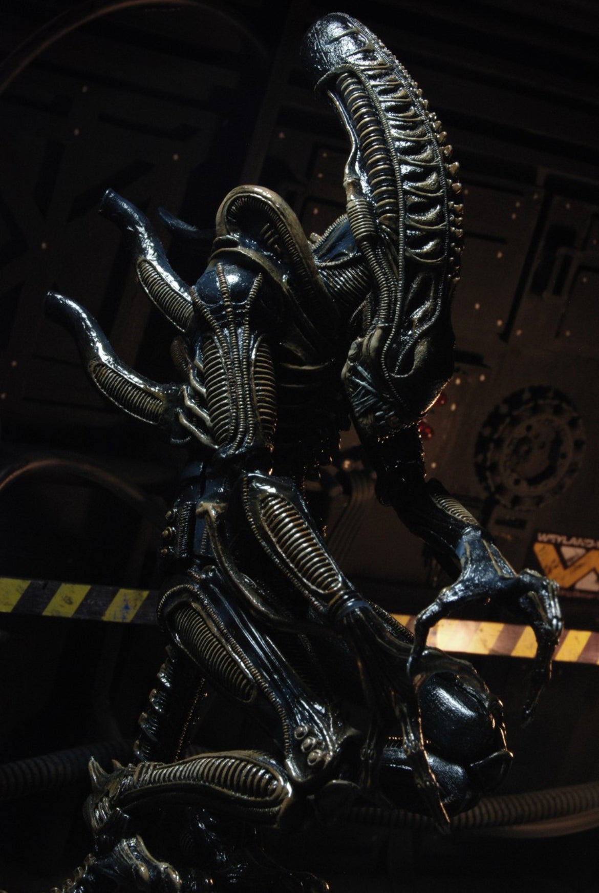 Figura NECA Aliens Serie 1 Xenomorph Warrior Versión Café