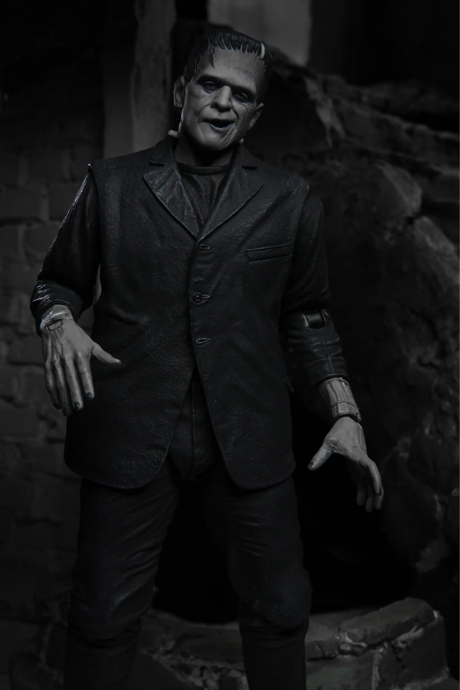 Figura NECA Universal Monsters Frankenstein Edición Blanco y Negro Versión Ultimate