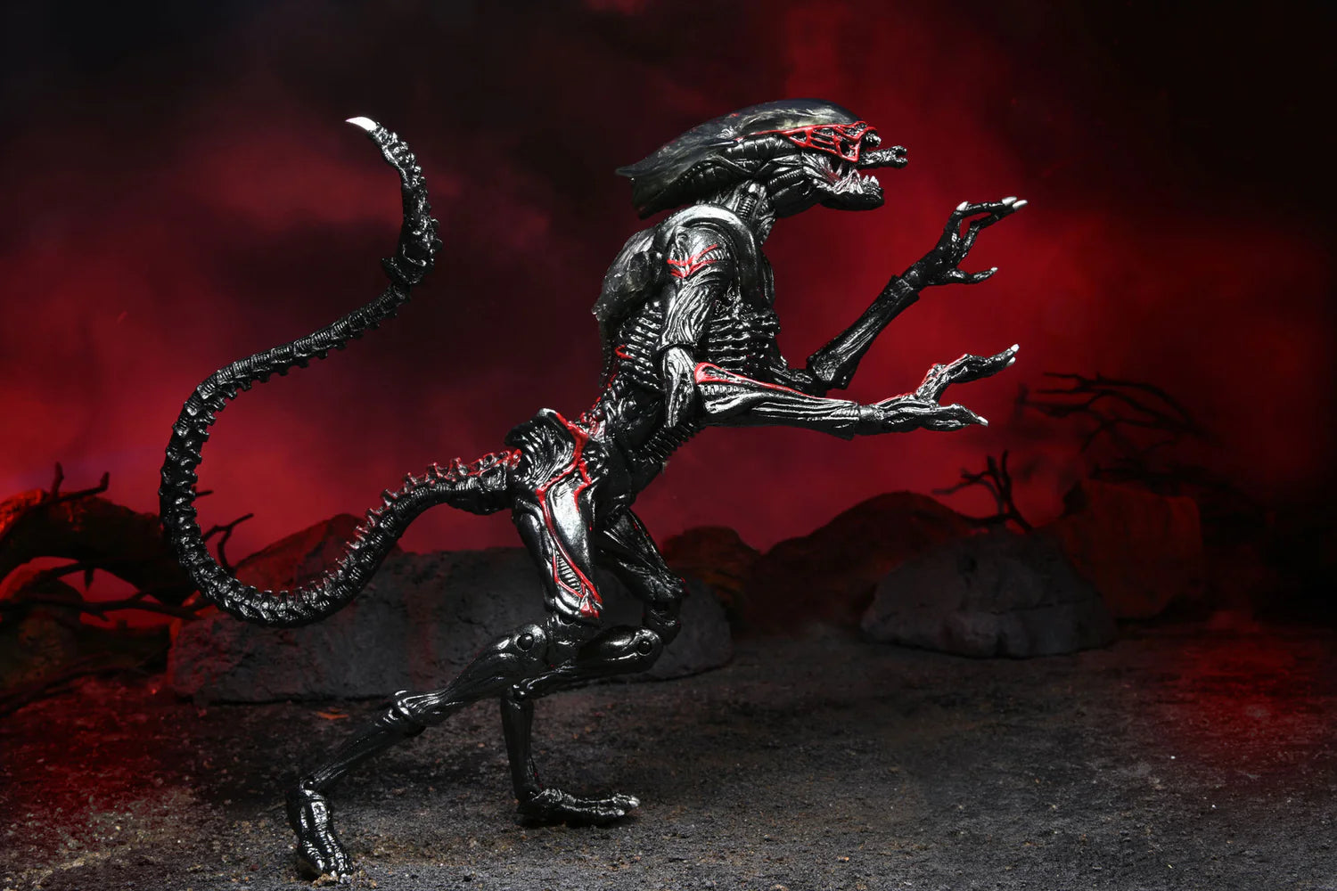 Figura NECA Tributo Kenner Night Cougar Alien Versión Ultimate