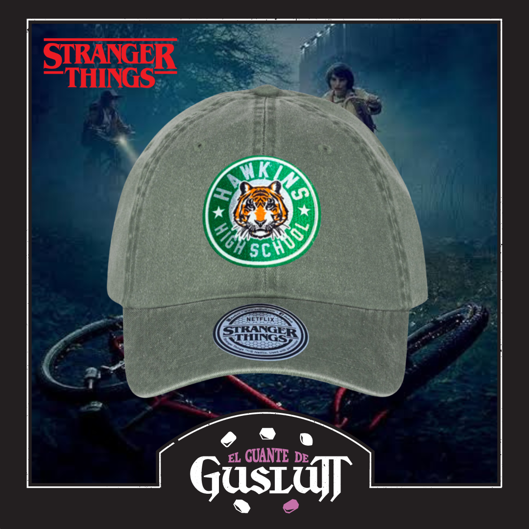 Gorra Stranger Things Emblema Preparatoria Hawkins