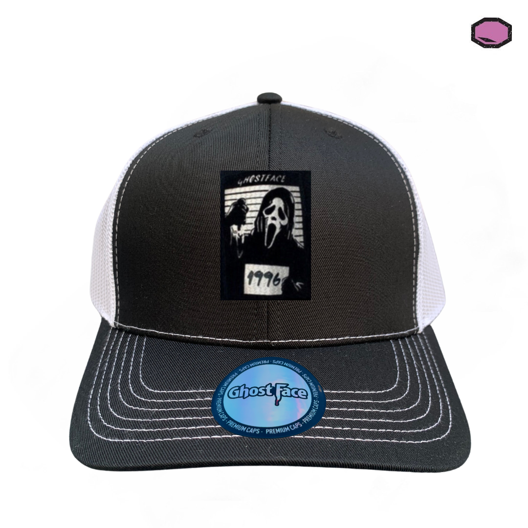 Gorra Scream Woodsboro 1996 Negra/Blanca Tipo Trucker Premium