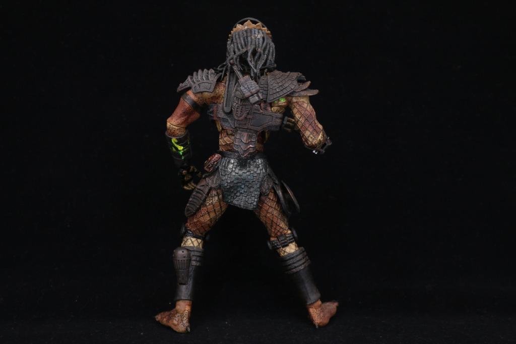 Figura Mcfarlane Toys City Hunter Predator Edición Battle Damage