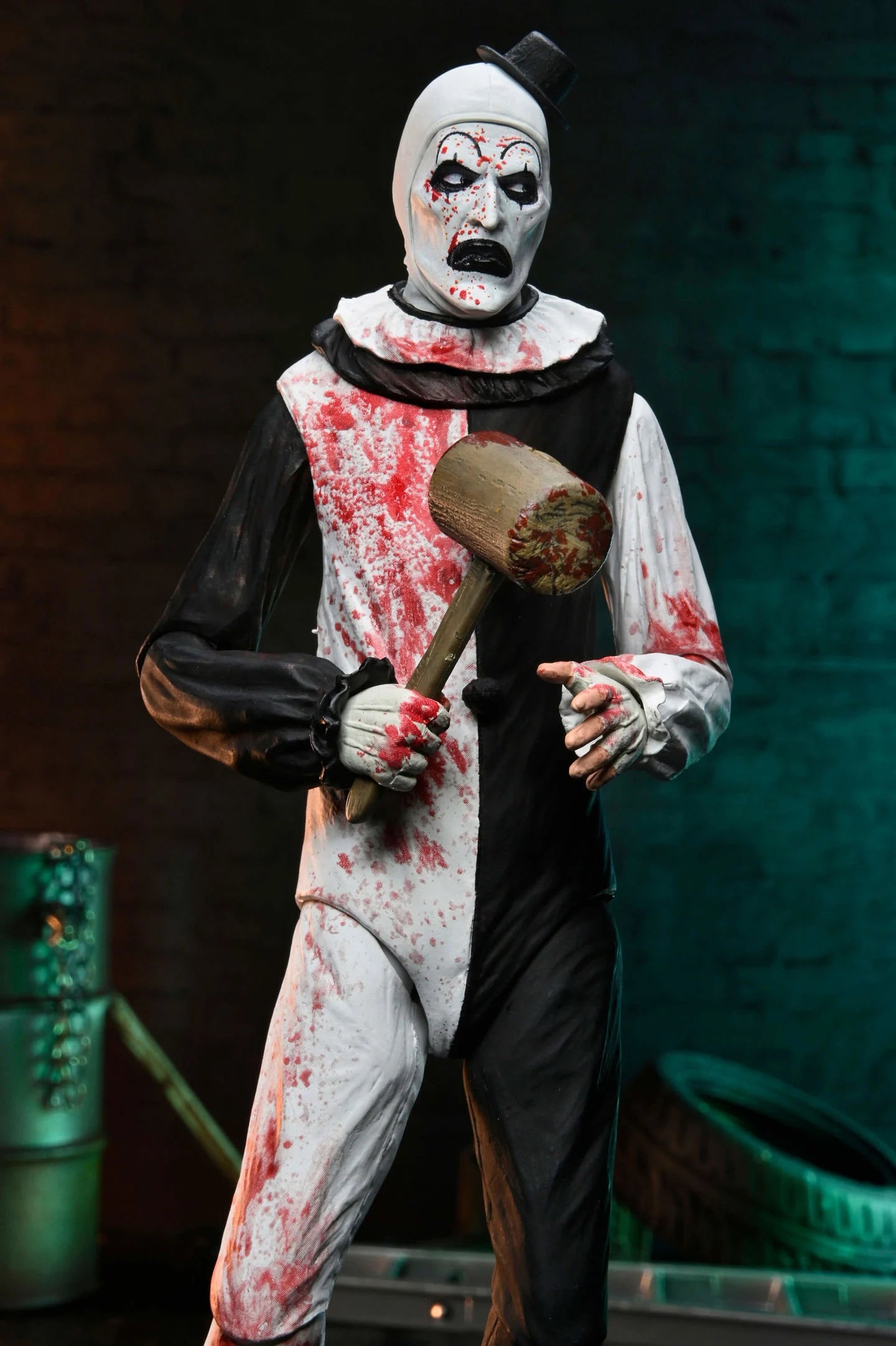 Figura NECA Terrifier ll Art The Clown (Blood Splattered) Versión Ultimate