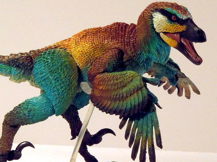 Beasts of the Mesozoic “Linheraptor Exquisitus” 1/6 scale Deluxe Figure