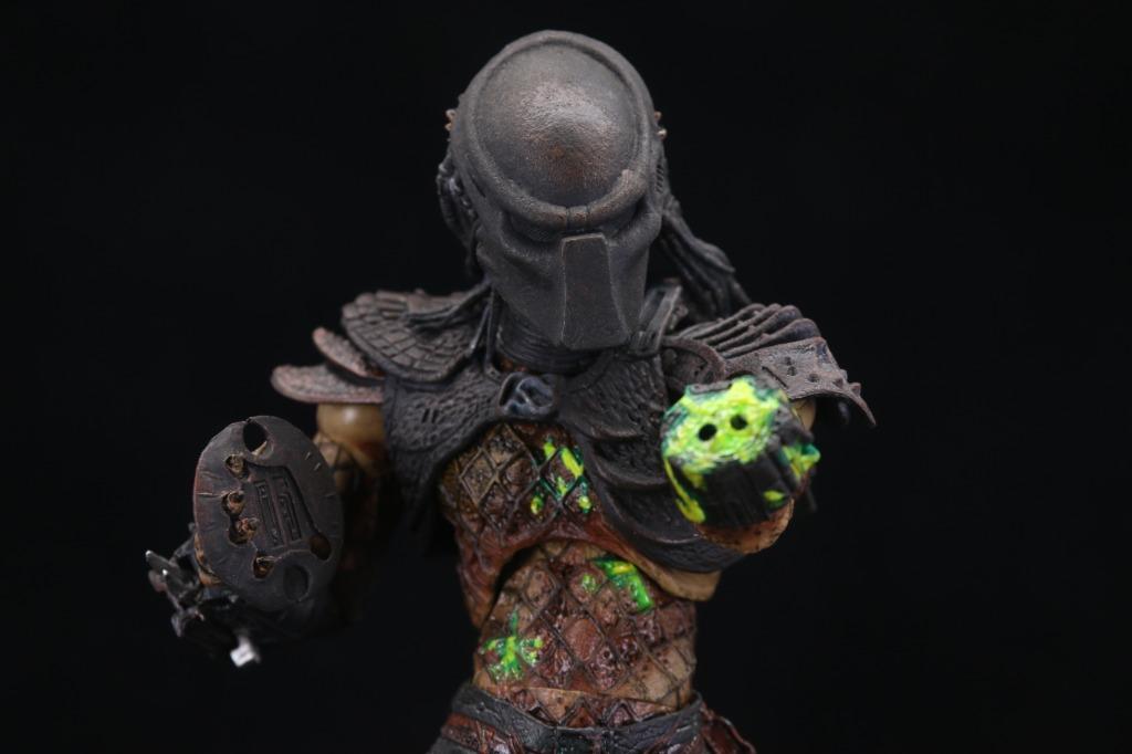 Figura Mcfarlane Toys City Hunter Predator Edición Battle Damage