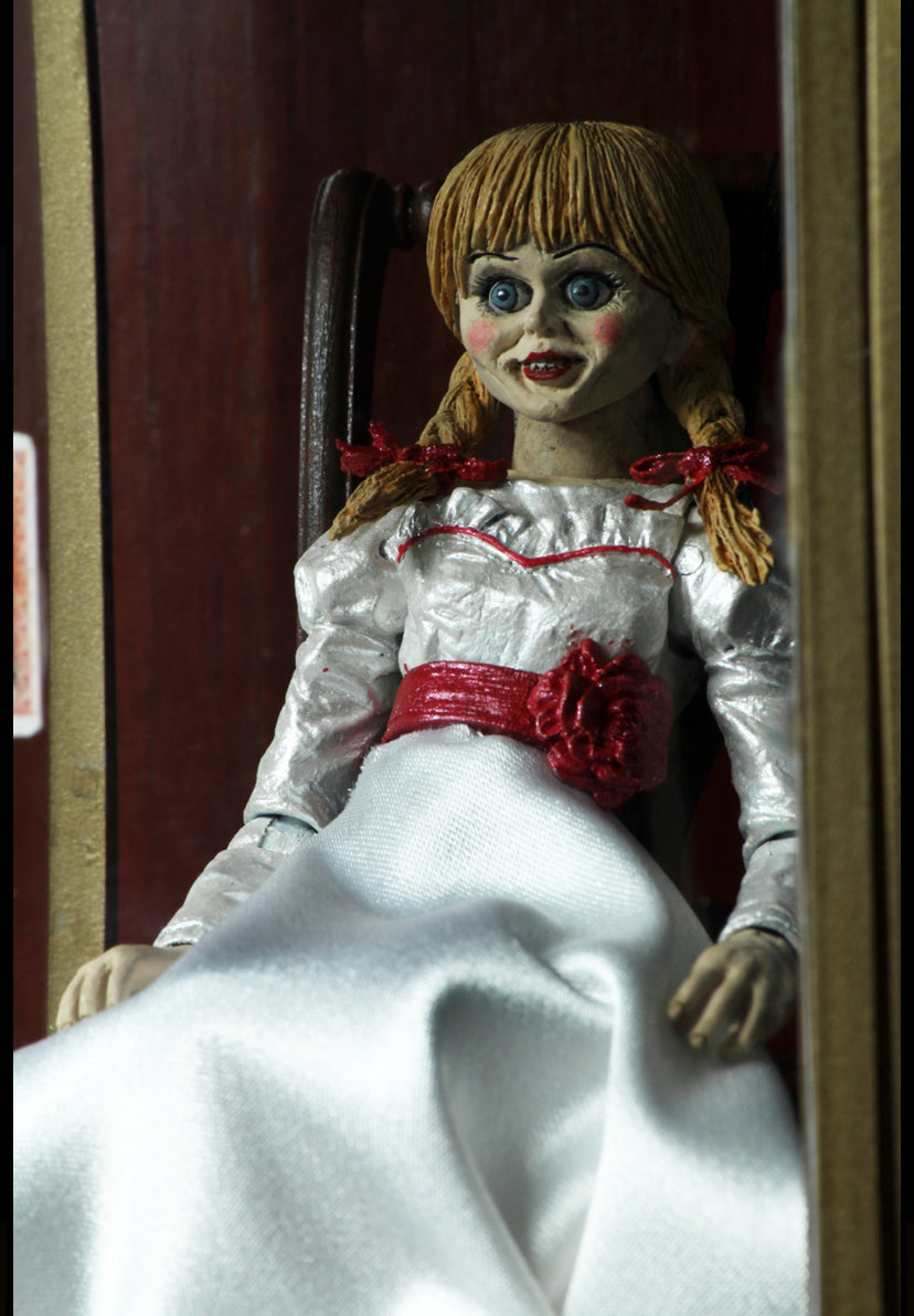 Figura NECA The Conjuring Universe Annabelle Versión Ultimate
