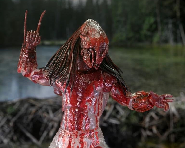 Figura NECA Prey Feral Predator (Bear Blood Edition) Versión Ultimate