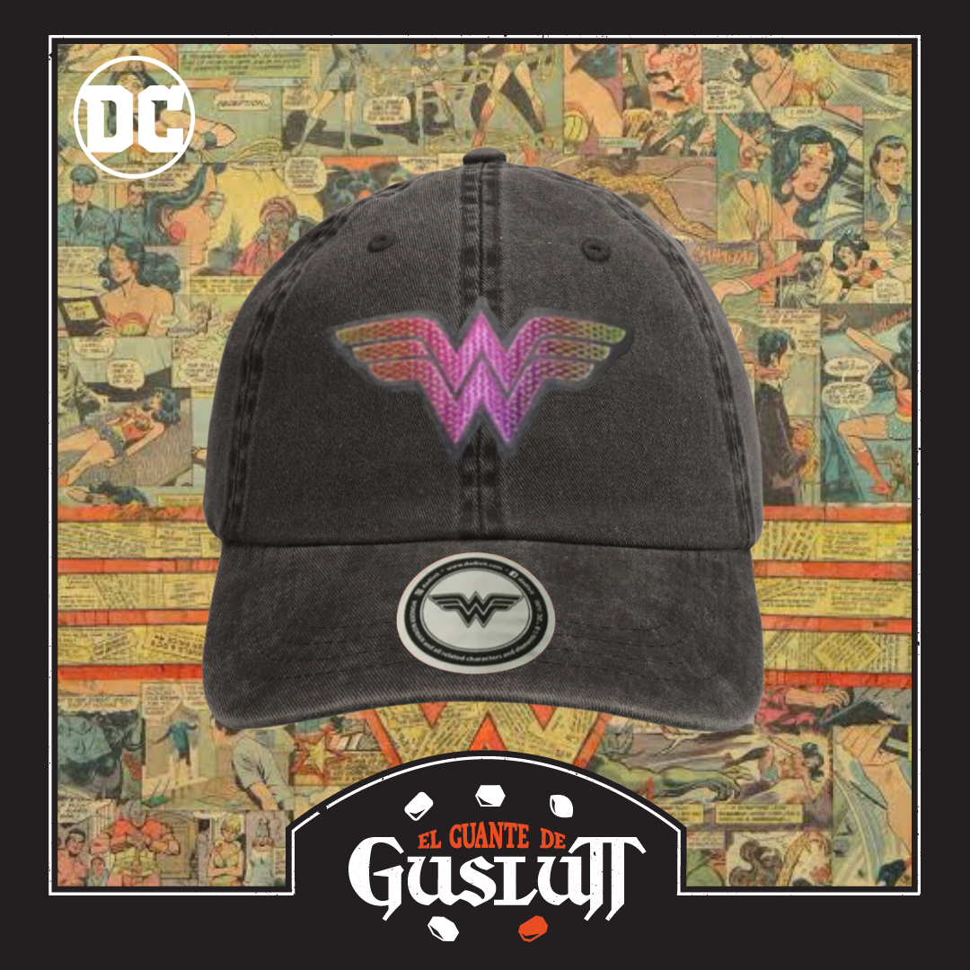 Gorra DC Comics Wonder Woman Logo Fucsia Gris Tipo Deslavada
