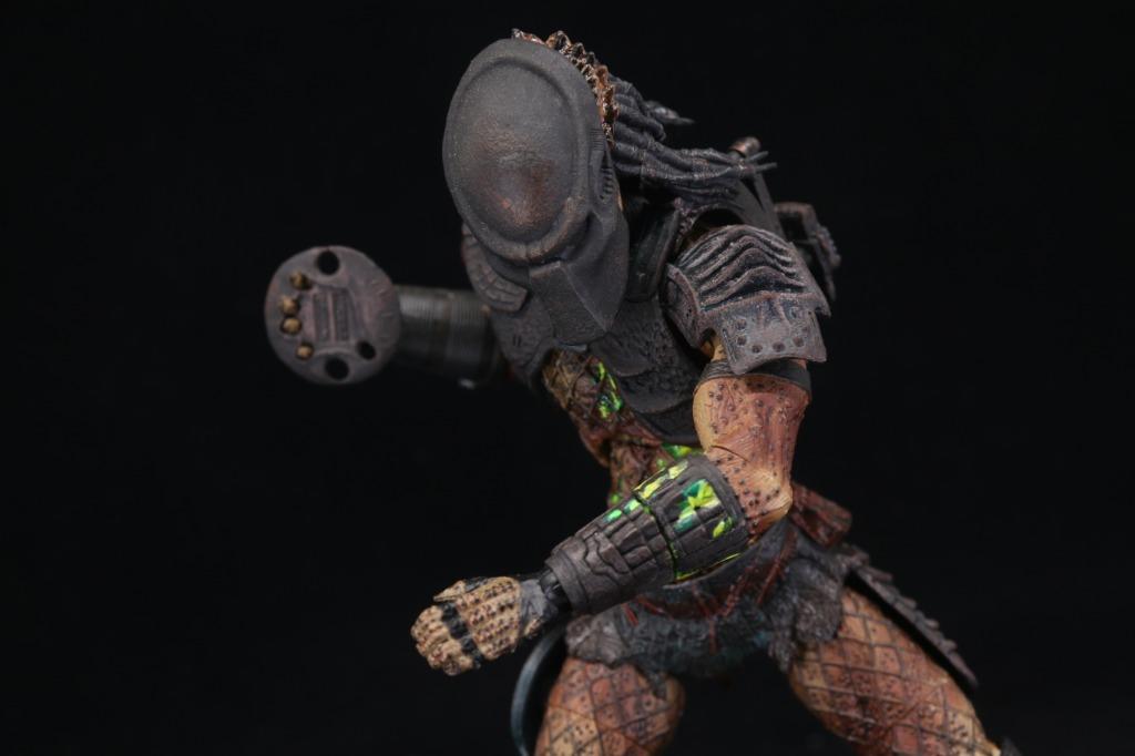 Figura Mcfarlane Toys City Hunter Predator Edición Battle Damage