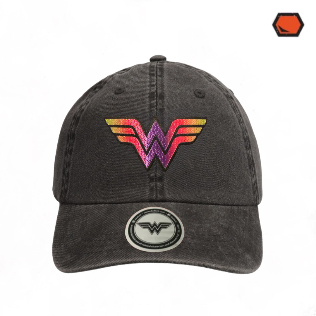 Gorra DC Comics Wonder Woman Logo Fucsia Gris Tipo Deslavada