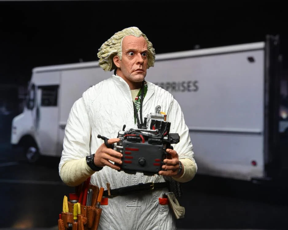 Figura NECA Volver al Futuro Doc Brown (Traje NBQ) Versión Ultimate
