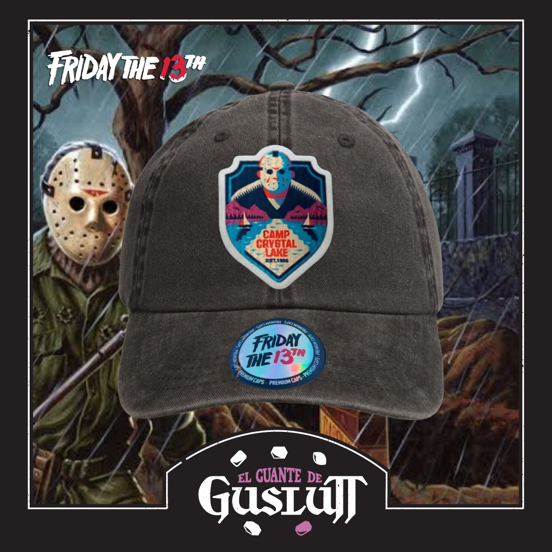 Gorra Friday the 13th Camp Crystal Lake Est. 1935 Gris Tipo Deslavada