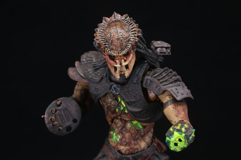Figura Mcfarlane Toys City Hunter Predator Edición Battle Damage