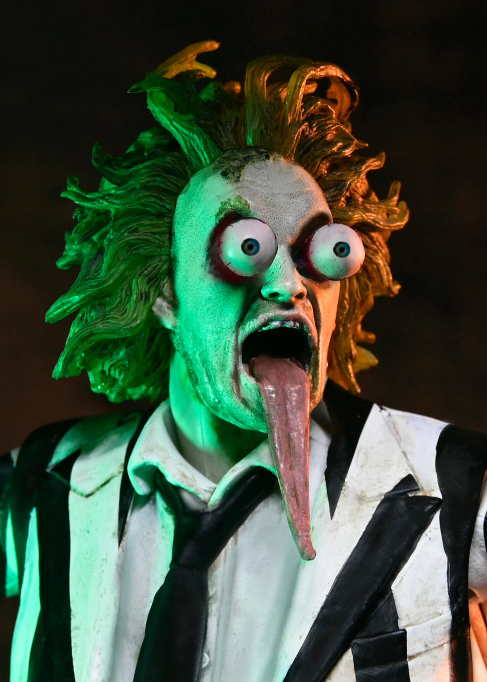 Figura NECA Striped Suit Beetlejuice Versión Ultimate