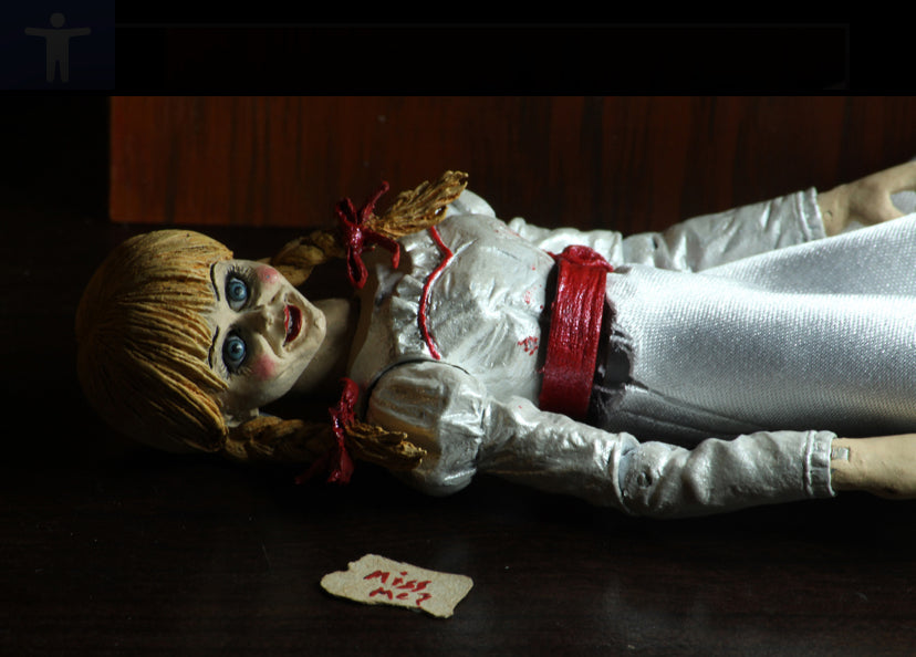 Figura NECA The Conjuring Universe Annabelle Versión Ultimate