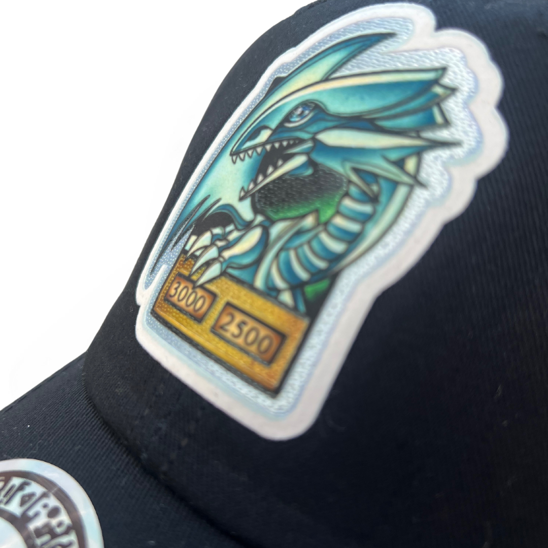 Gorra Yu-Gi-Oh! Dragón Blanco de Ojos Azules Negra
