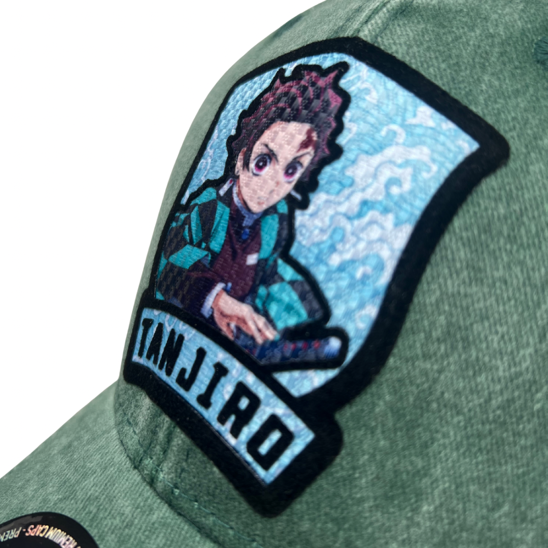 Gorra Demon Slayer: Kimetsu No Yaiba Tanjiro Kamado Verde/Blanca Tipo Trucker Deslavada