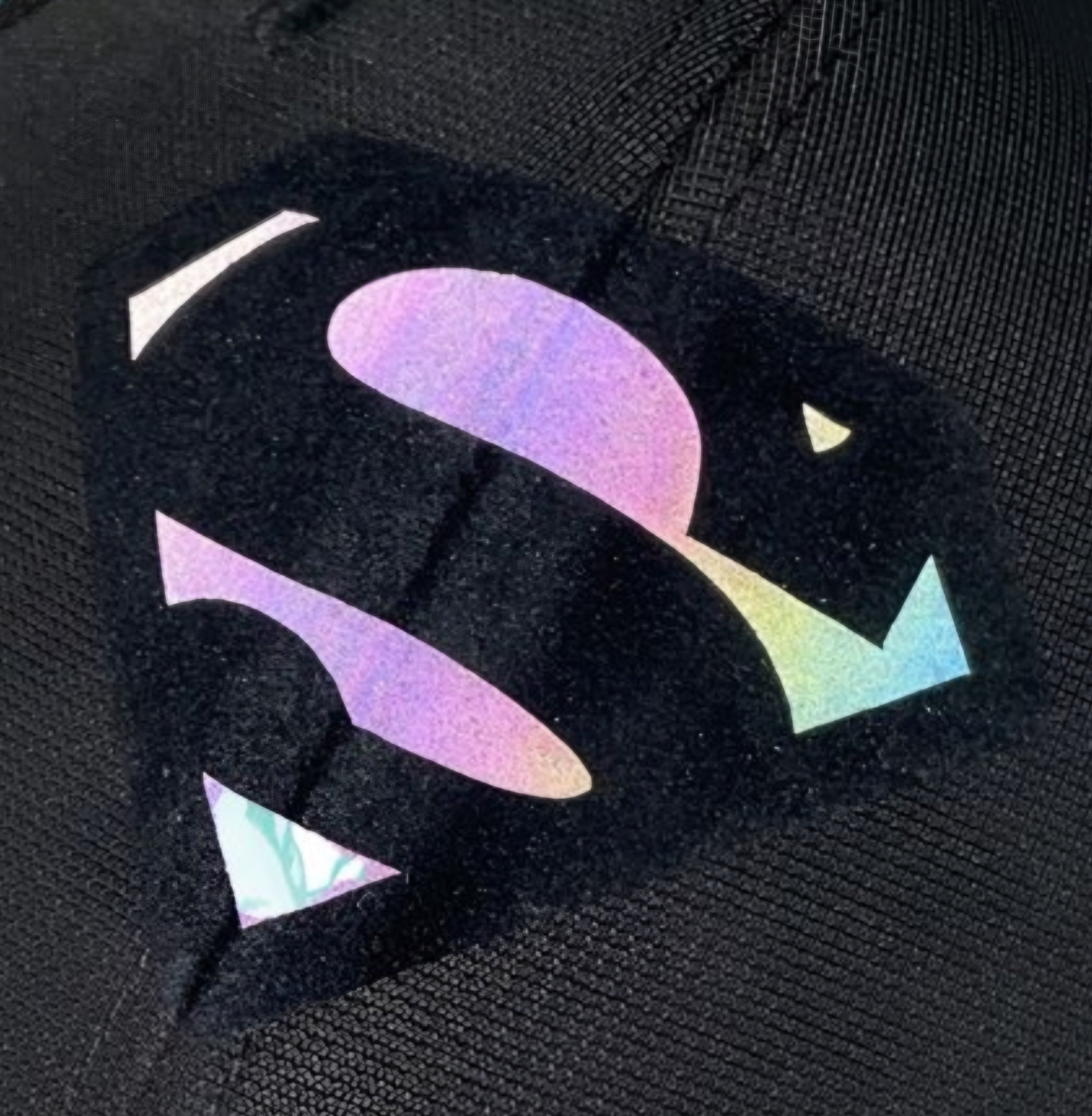 Gorra DC Comics Superman Logo Iridiscente Negra