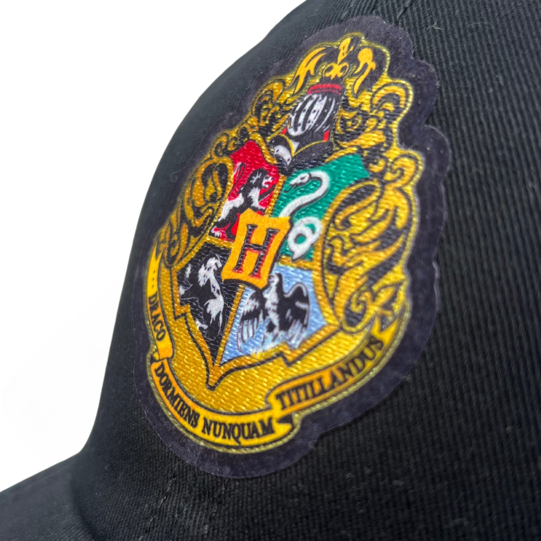 Gorra Harry Potter Emblema de Hogwarts Negra
