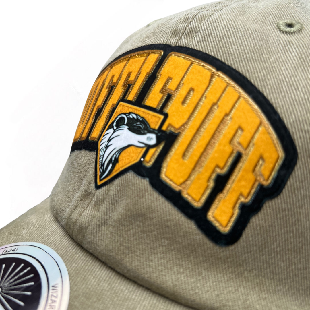 Gorra Harry Potter Hufflepuff “Honesty before glory” Beige Tipo Deslavada