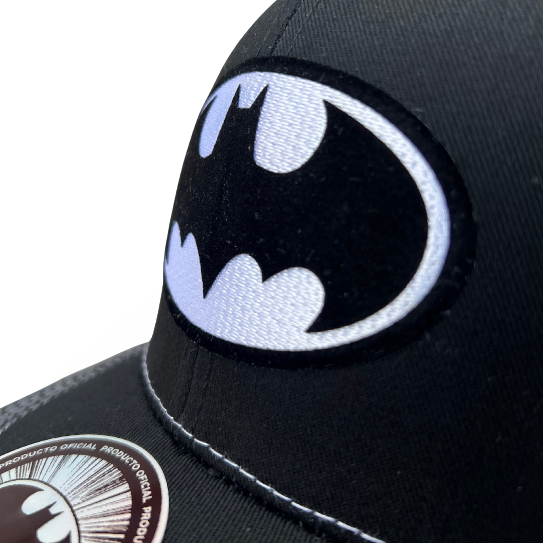 Gorra DC Comics Batman Black & White Logo Negra/Blanca Tipo Trucker Premium