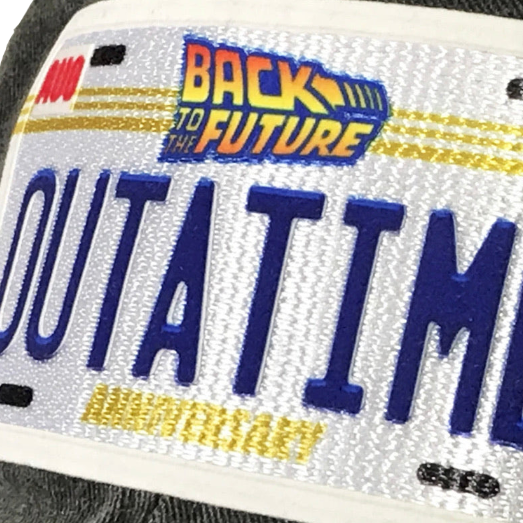 Gorra Back to the Future Outatime Edición 35 Aniversario Gris Tipo Deslavada
