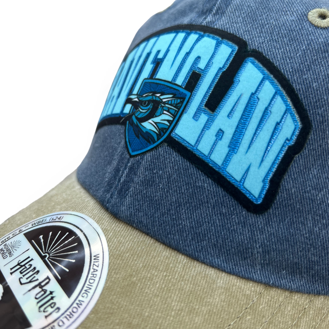 Gorra Harry Potter Ravenclaw “Wit beyond measure is man's greatest treasure” Azul/Beige Tipo Deslavada