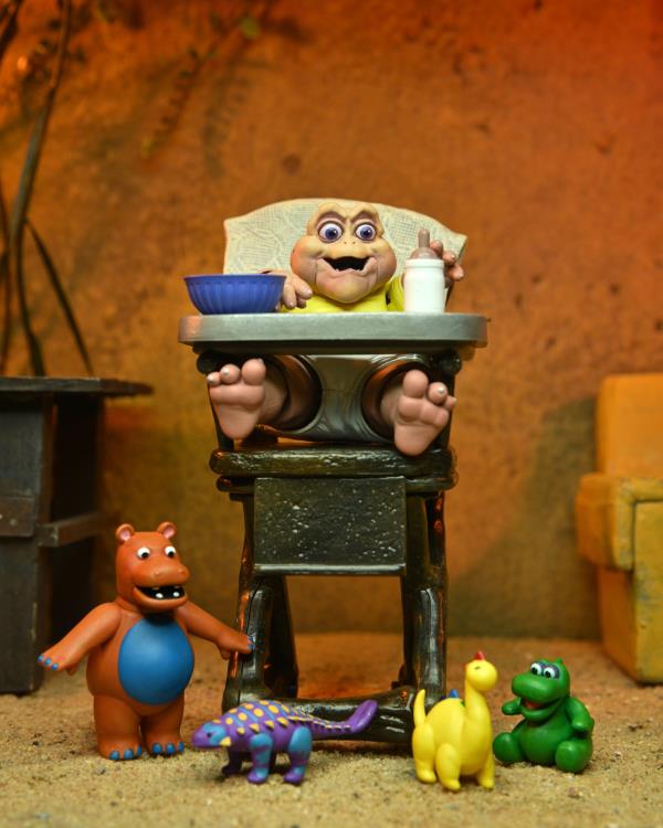 Figura NECA Dinosaurs Baby Sinclair Versión Ultimate