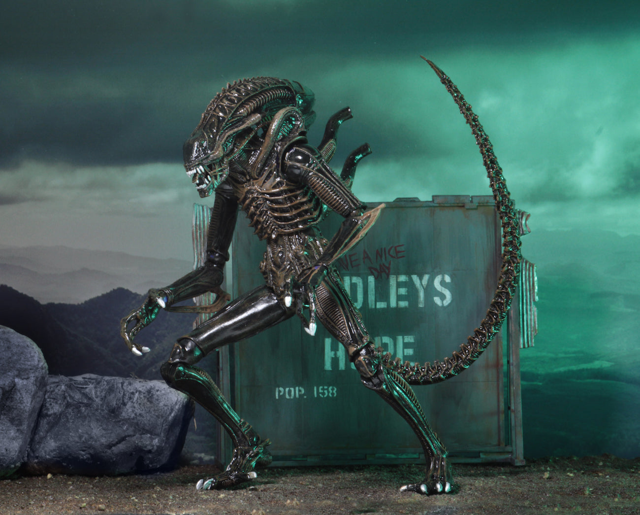 Figura NECA Aliens Alien Warrior (Edición Café) Versión Ultimate