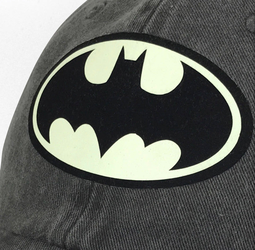 Gorra DC Comics Batman Logo con efecto de brillo en la oscuridad Gris Tipo Deslavada