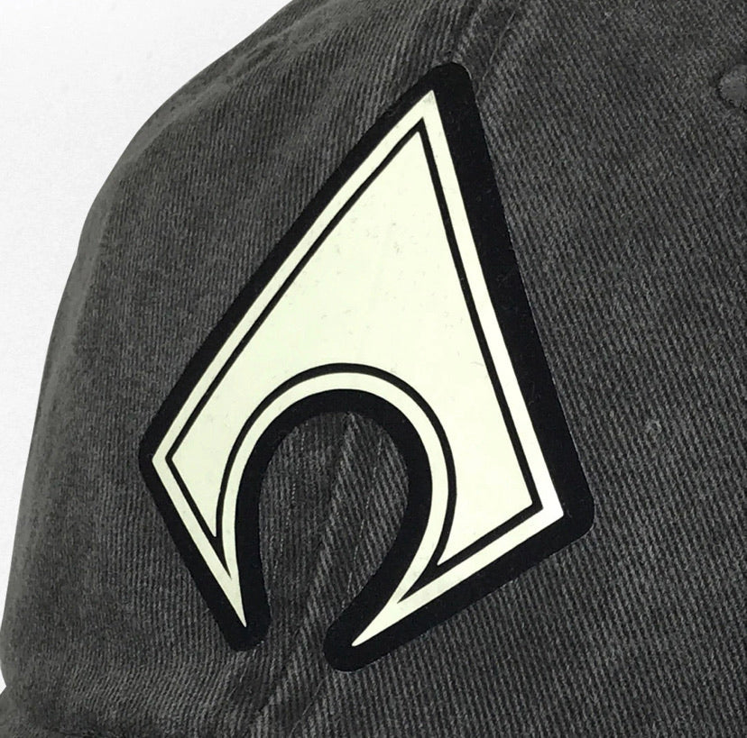 Gorra DC Comics Aquaman Logo con efecto de brillo en la oscuridad Gris Tipo Deslavada