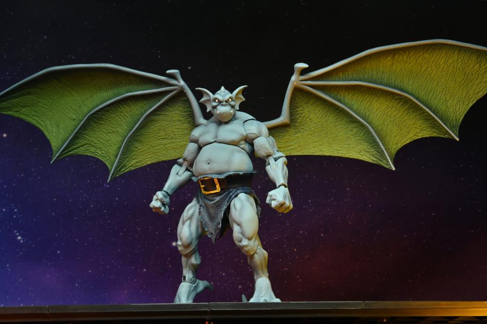 Figura NECA Gargoyles Broadway Versión Ultimate