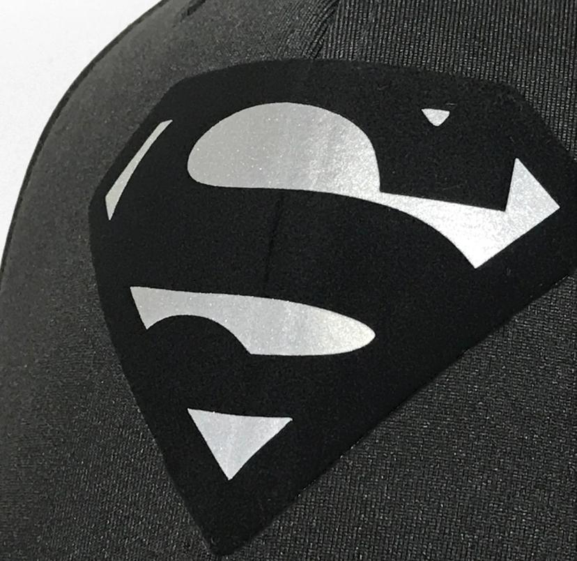 Gorra DC Comics Superman Reflective Logo Premium Flex Fit