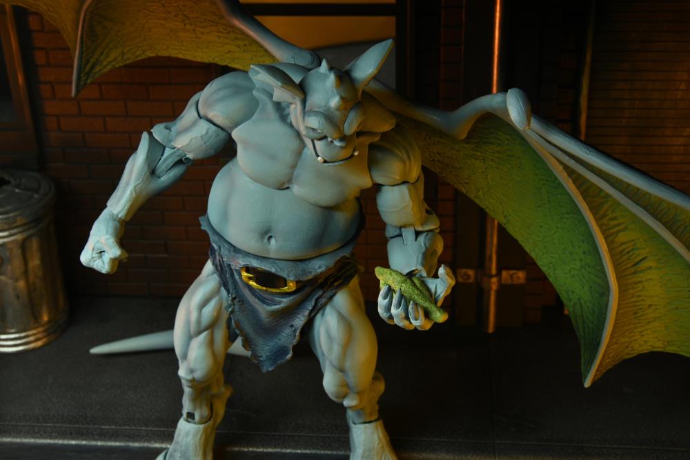 Figura NECA Gargoyles Broadway Versión Ultimate