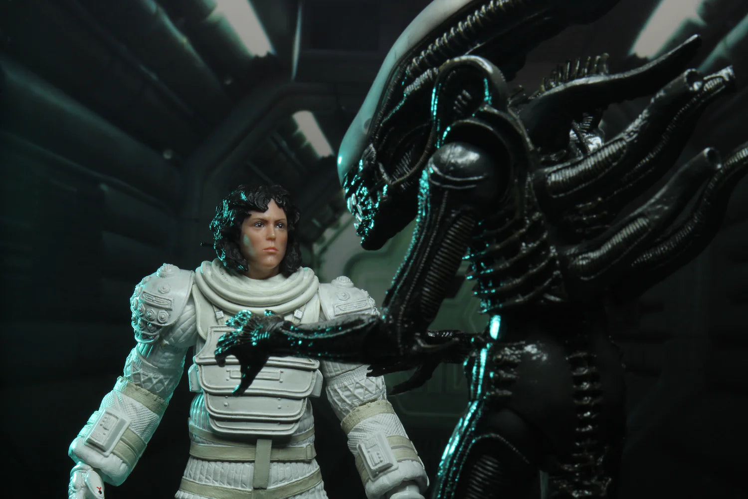 Figura NECA Alien Ellen Ripley (Compression Suit) Versión 40 Aniversario