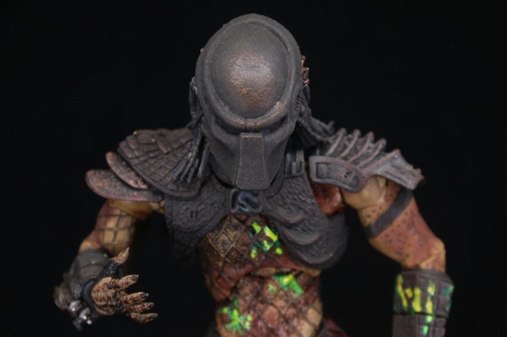 Figura Mcfarlane Toys City Hunter Predator Edición Battle Damage