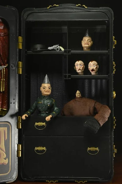 Figura NECA Puppet Master Leech Woman & Toulon's Puppet Case Versión Ultimate