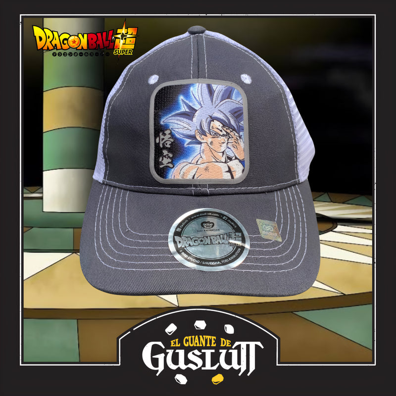 Gorra Dragon Ball Super Goku “Ultra Instinto” Gris-Blanca Trucker