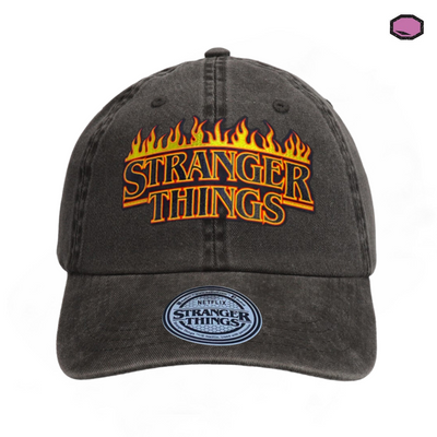 Gorra Stranger Things Logo en Llamas Gris Tipo Deslavada