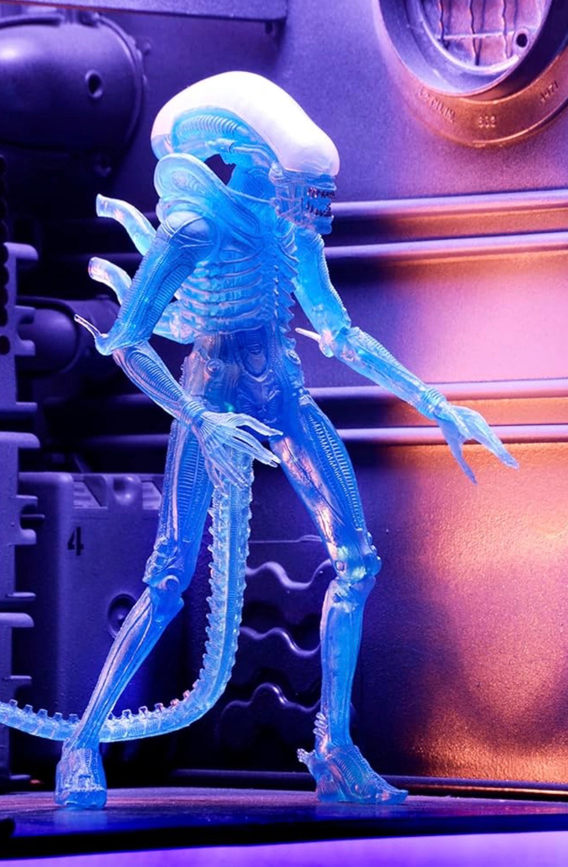 Figura NECA Tributo a Kenner Warrior Alien Versión Azul