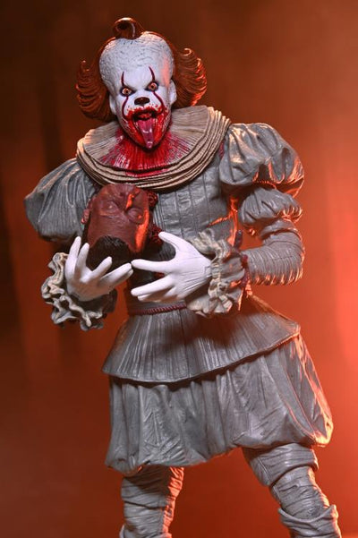 Figura NECA IT Welcome to Derry Pennywise Versión Ultimate