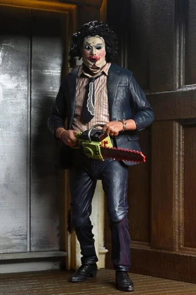 Figura NECA The Texas Chainsaw Massacre Pretty Woman Leatherface Edición 50 Aniversario Versión Ultimate