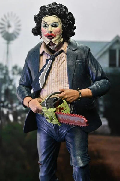 Figura NECA The Texas Chainsaw Massacre Pretty Woman Leatherface Edición 50 Aniversario Versión Ultimate